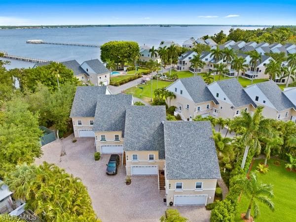 819 James St, Fort Myers, FL 33916-2