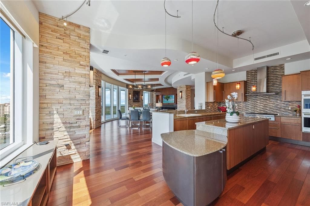 13675 Vanderbilt Dr Ph 1105, Naples, FL 34110-9