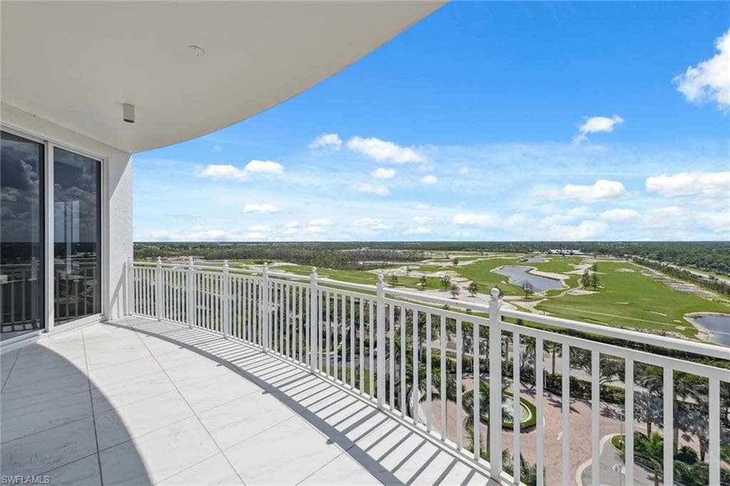 13675 Vanderbilt Dr Ph 1105, Naples, FL 34110-17