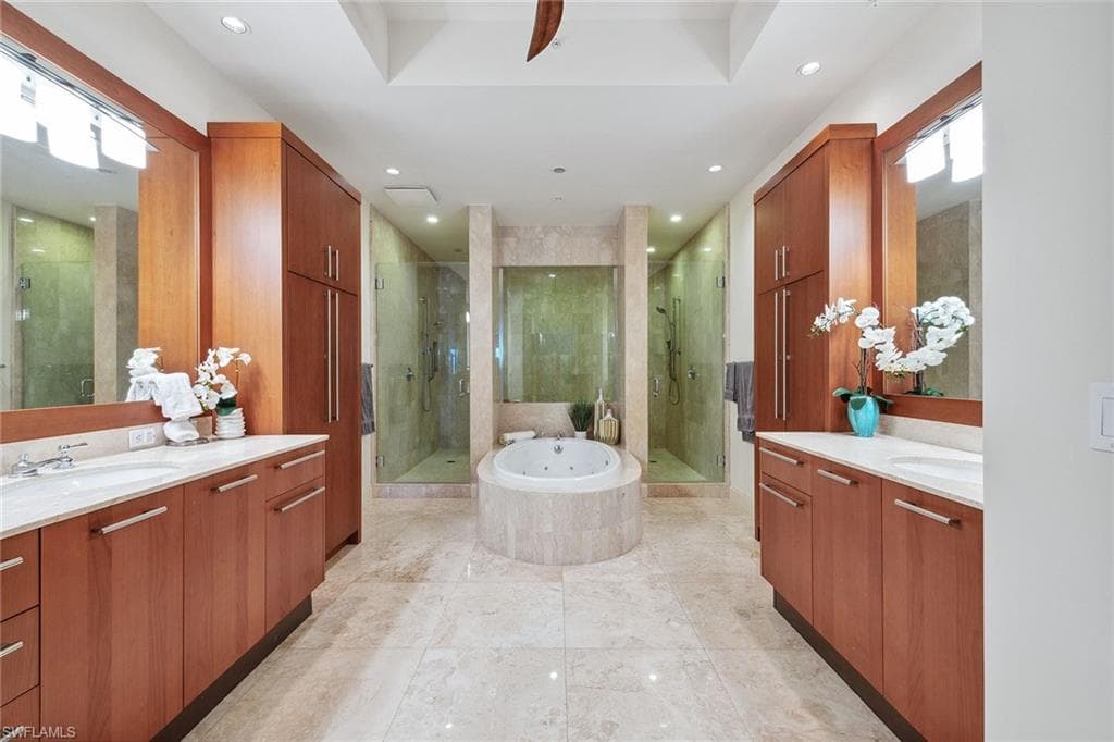 13675 Vanderbilt Dr Ph 1105, Naples, FL 34110-19