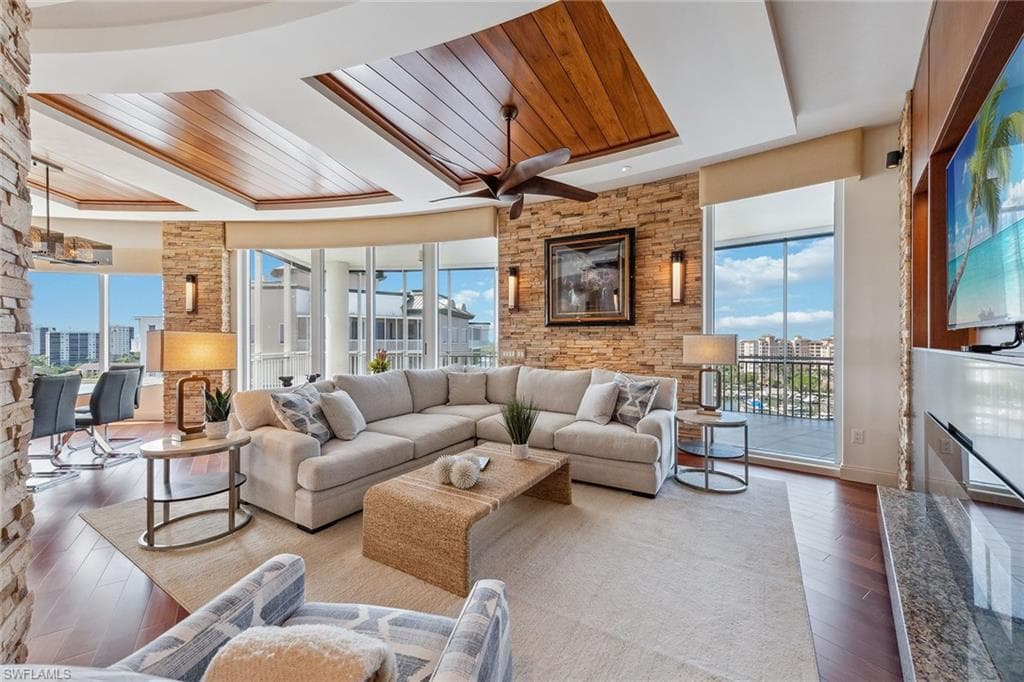 13675 Vanderbilt Dr Ph 1105, Naples, FL 34110-5