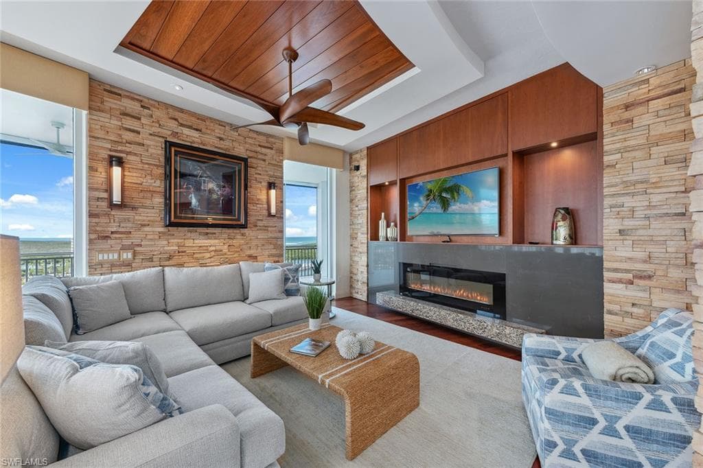 13675 Vanderbilt Dr Ph 1105, Naples, FL 34110-6
