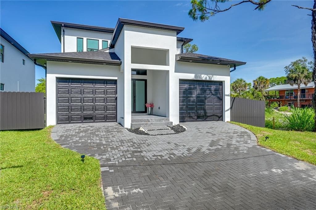 3384 Canal St, Naples, FL 34112-1