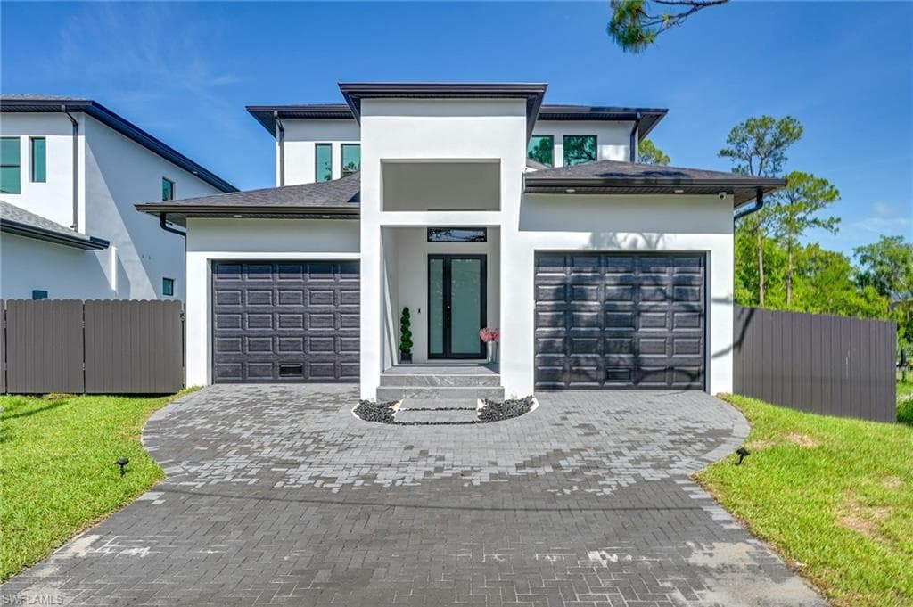 3384 Canal St, Naples, FL 34112-33