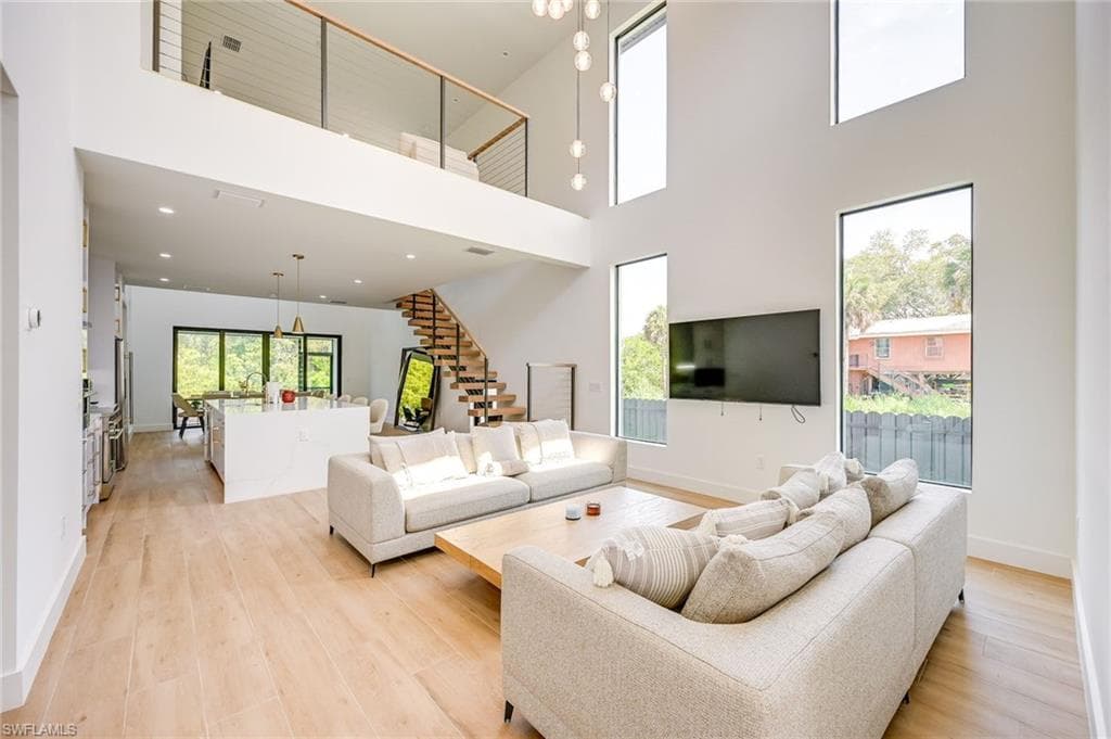 3384 Canal St, Naples, FL 34112-5