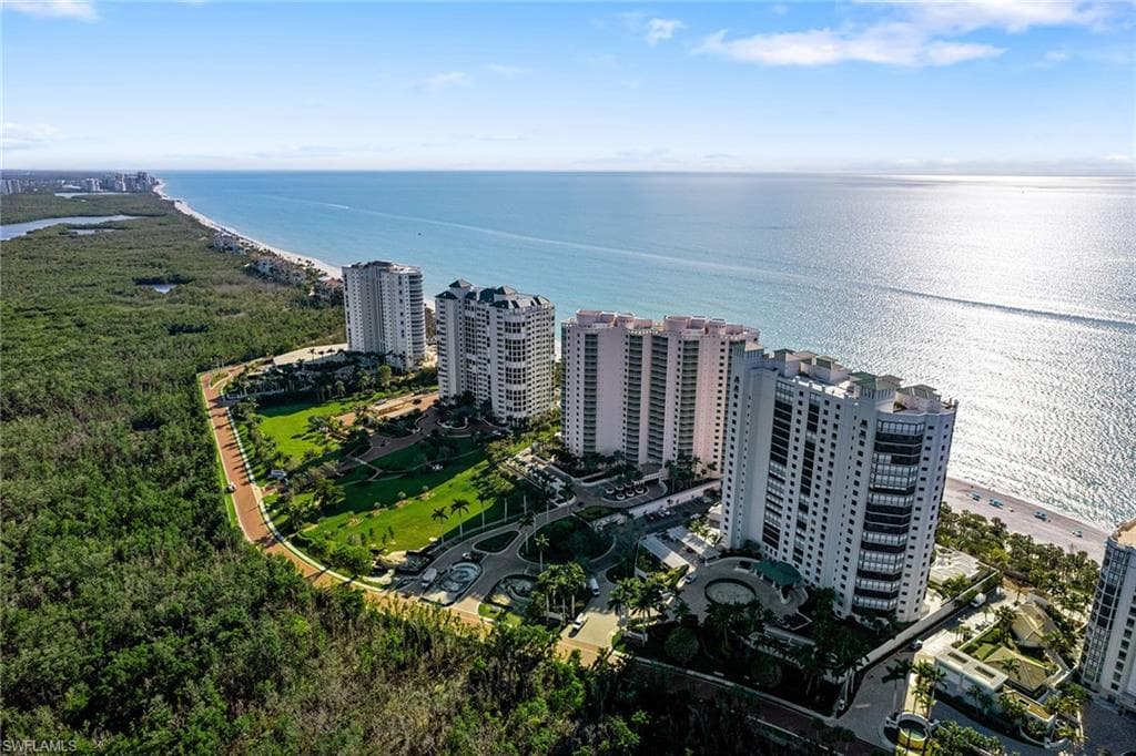 8473 Bay Colony Dr 403, Naples, FL 34108-1