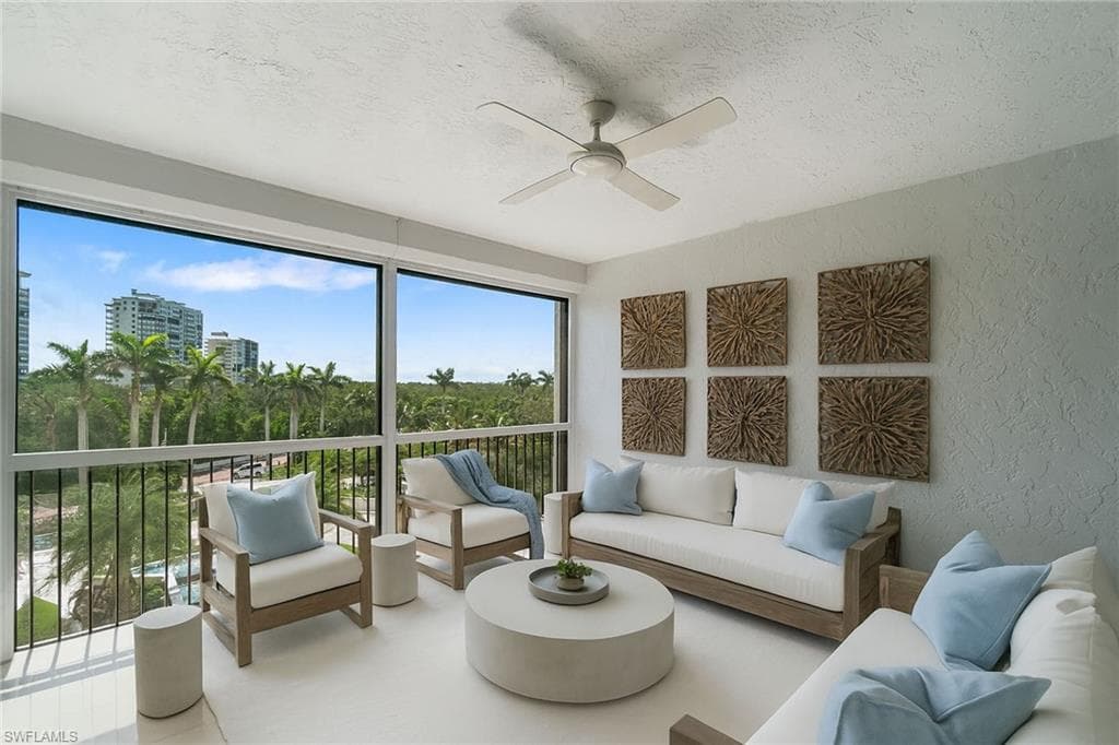 8473 Bay Colony Dr 403, Naples, FL 34108-19
