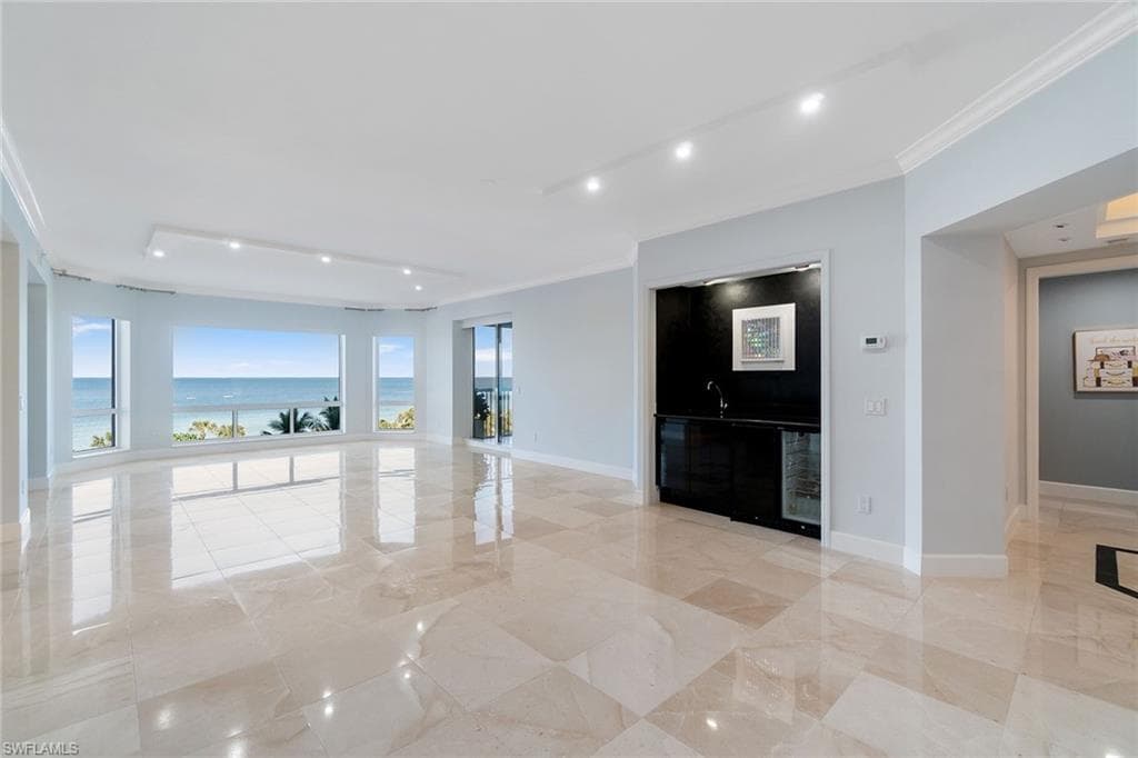 8473 Bay Colony Dr 403, Naples, FL 34108-25