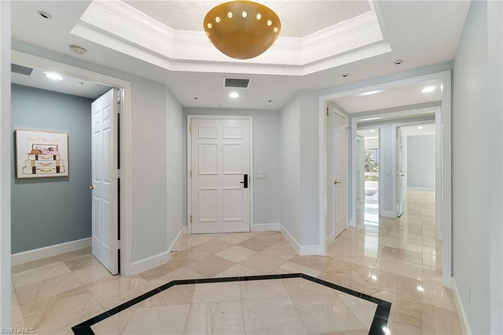 8473 Bay Colony Dr 403, Naples, FL 34108-26
