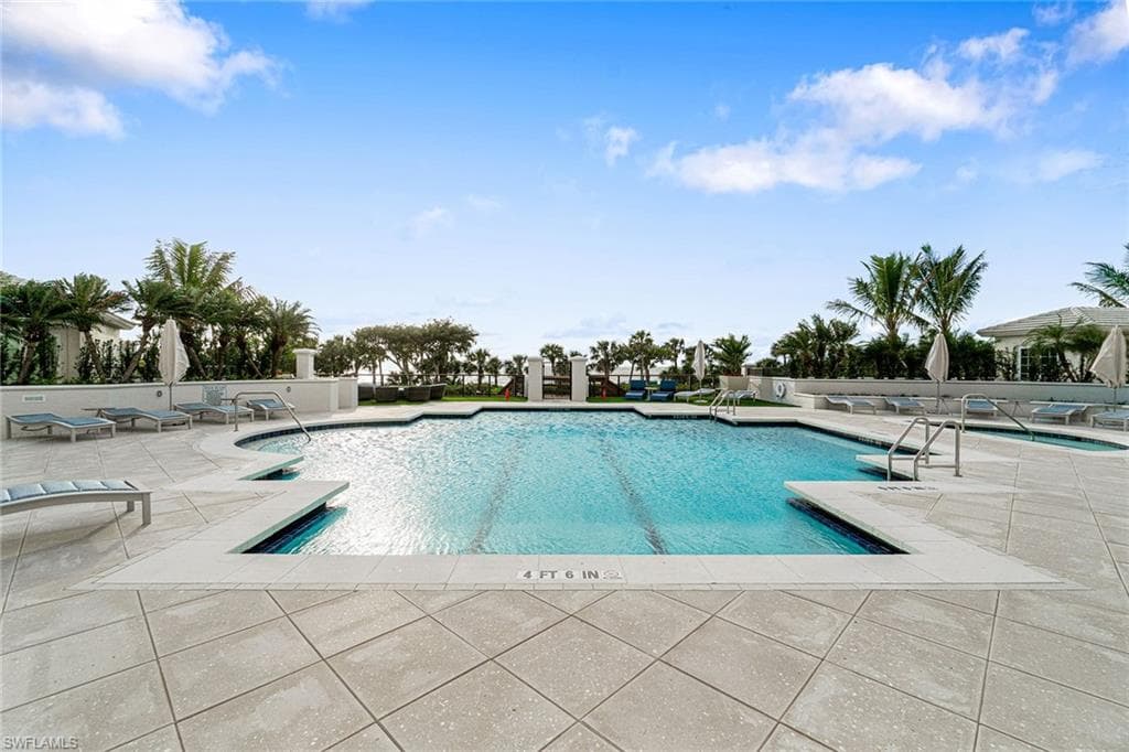 8473 Bay Colony Dr 403, Naples, FL 34108-29
