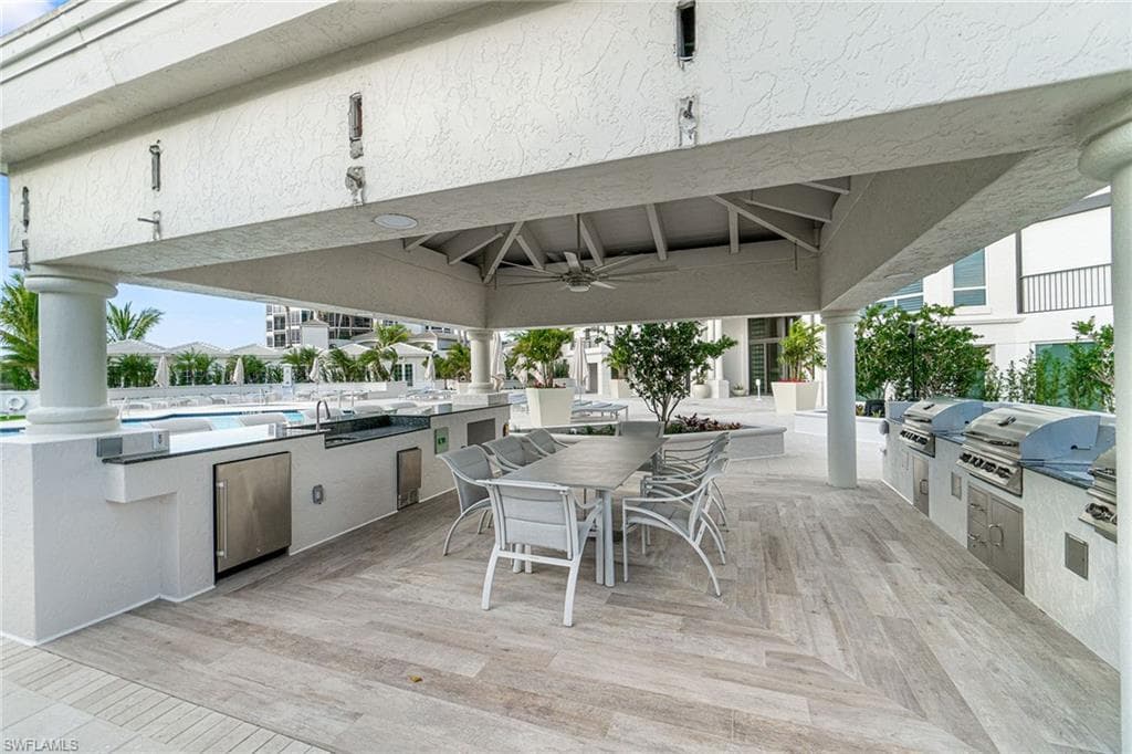 8473 Bay Colony Dr 403, Naples, FL 34108-30