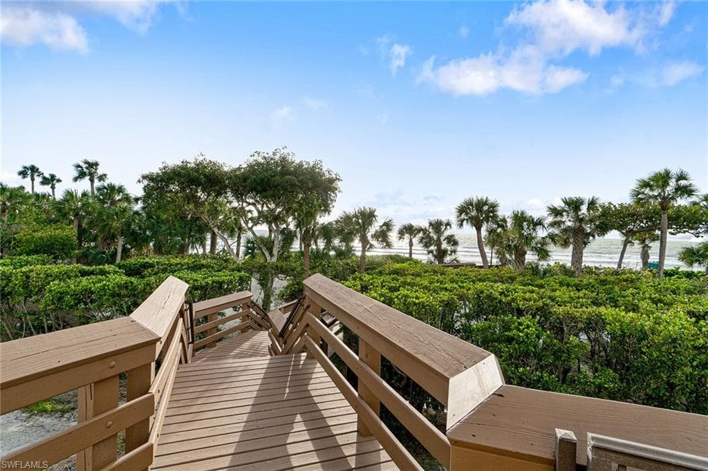 8473 Bay Colony Dr 403, Naples, FL 34108-32