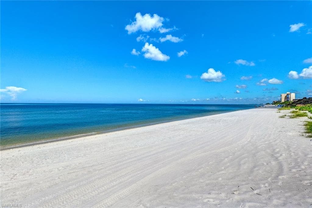 8473 Bay Colony Dr 403, Naples, FL 34108-33