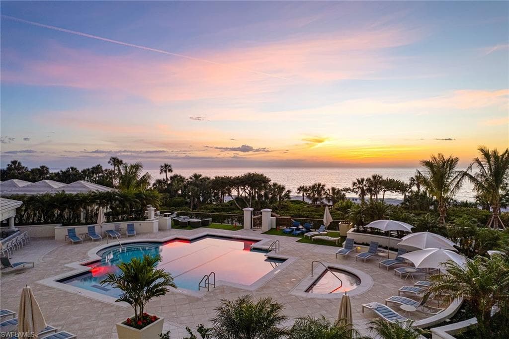 8473 Bay Colony Dr 403, Naples, FL 34108-3