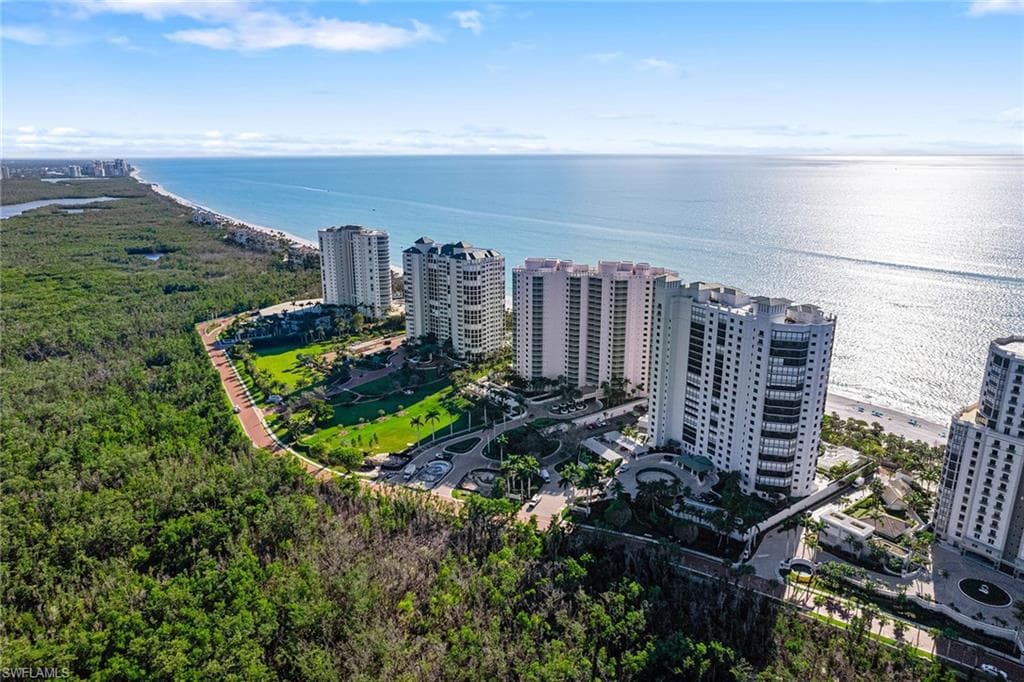 8473 Bay Colony Dr 403, Naples, FL 34108-41