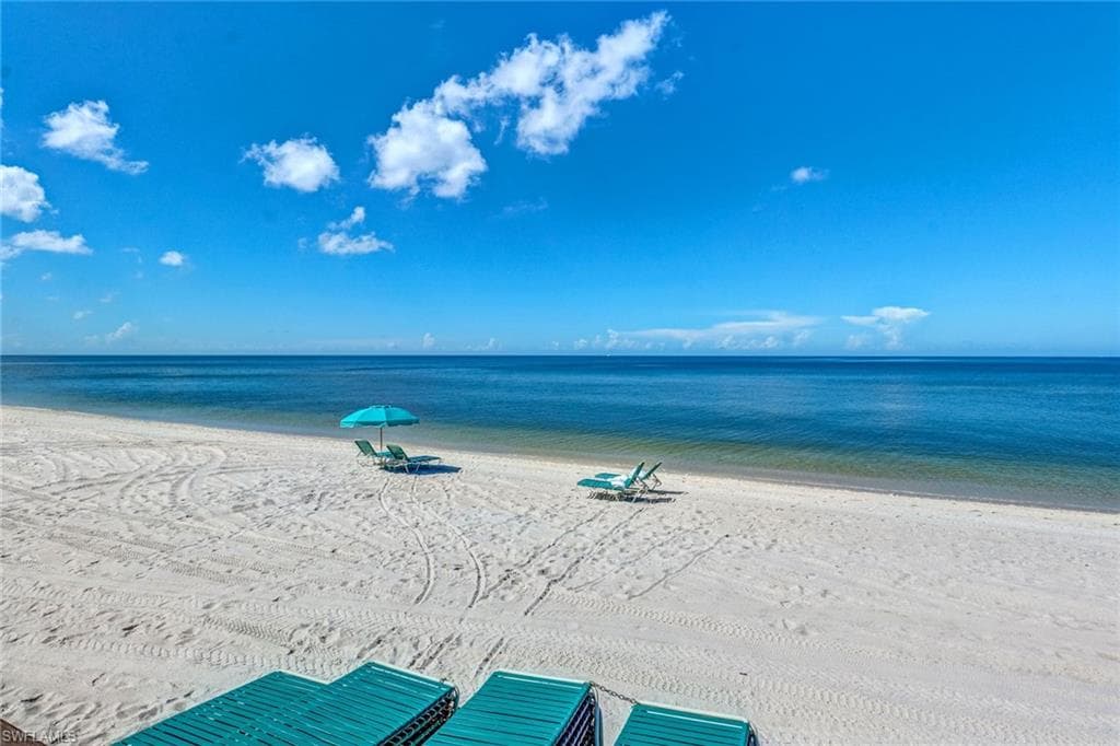 8473 Bay Colony Dr 403, Naples, FL 34108-4