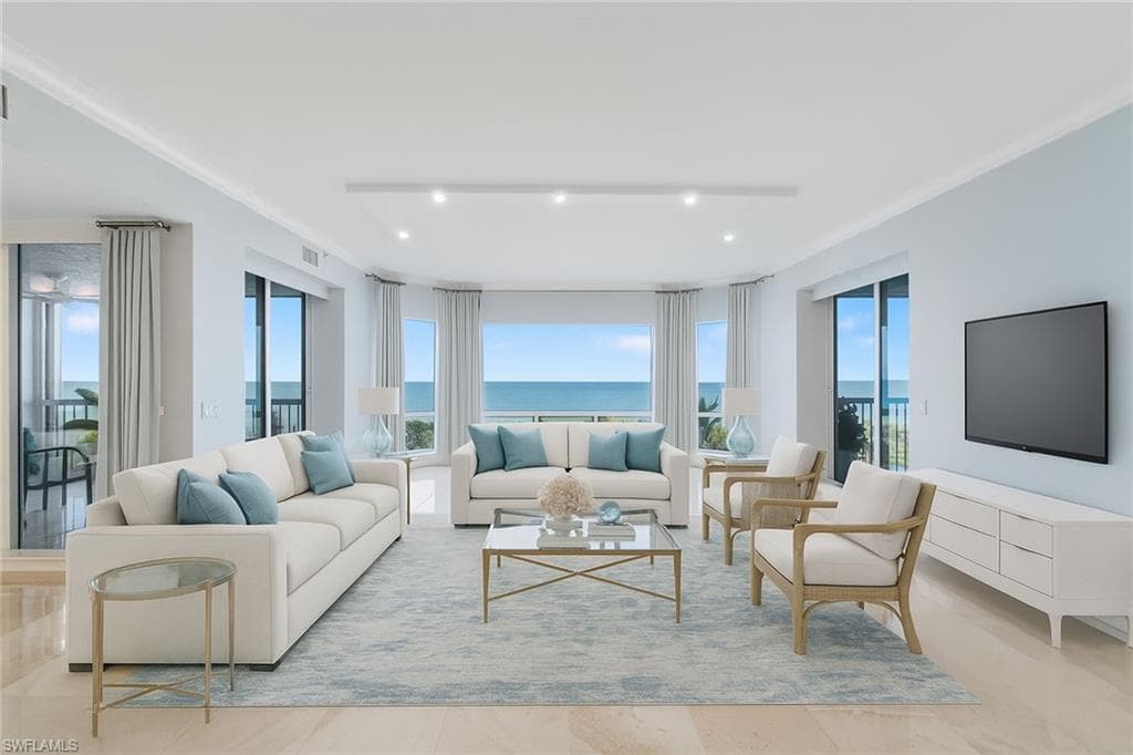 8473 Bay Colony Dr 403, Naples, FL 34108-7