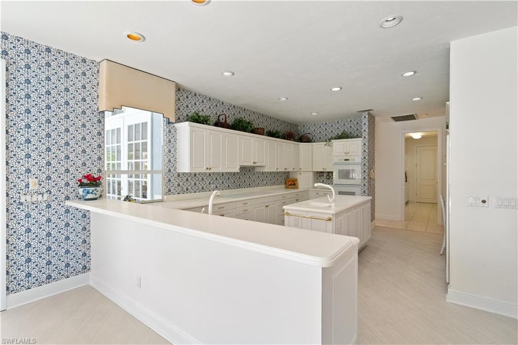 798 Brentwood Pt, Naples, FL 34110-9