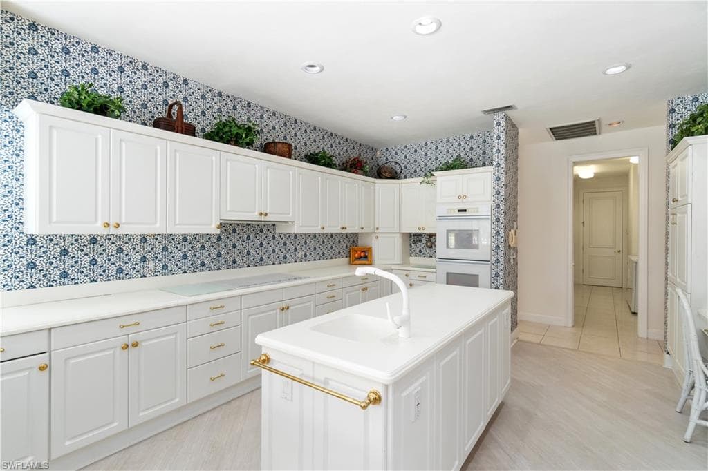 798 Brentwood Pt, Naples, FL 34110-10
