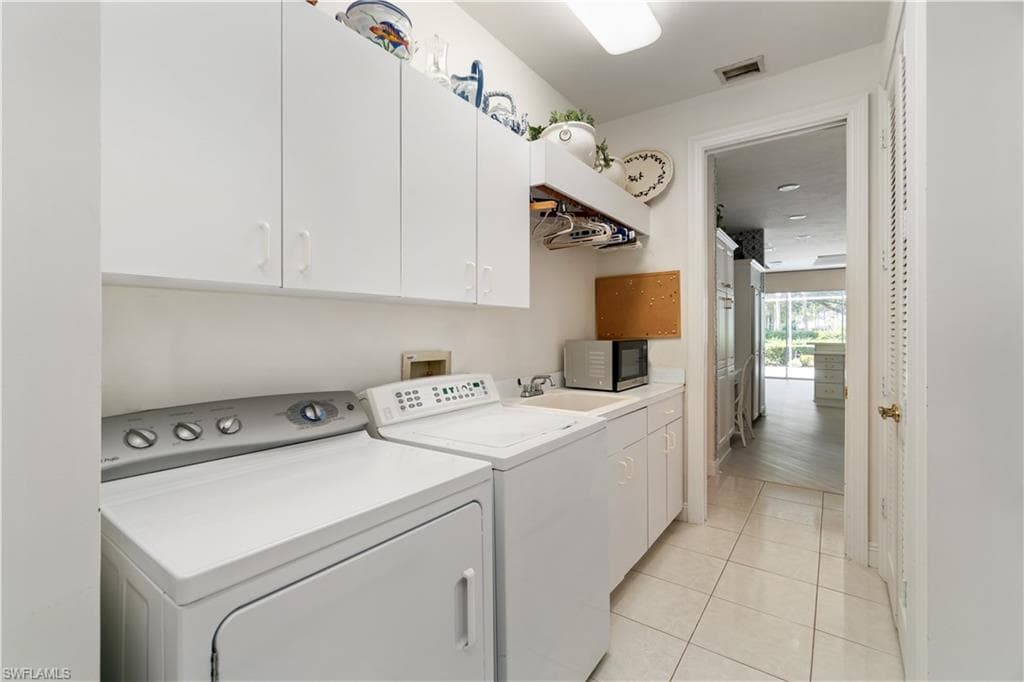 798 Brentwood Pt, Naples, FL 34110-13