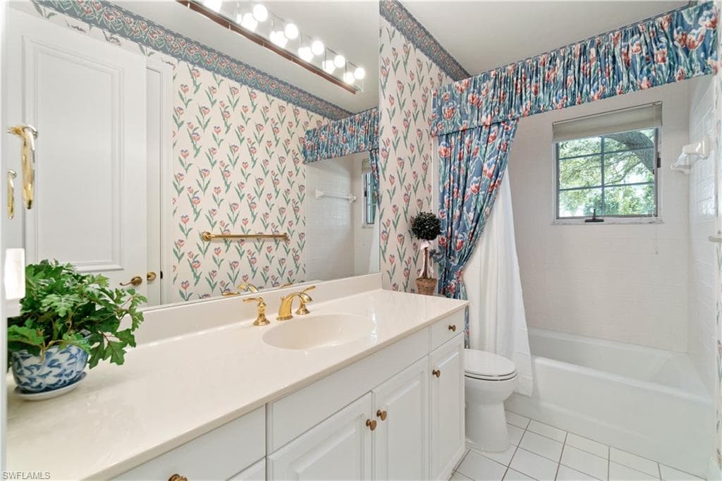 798 Brentwood Pt, Naples, FL 34110-22
