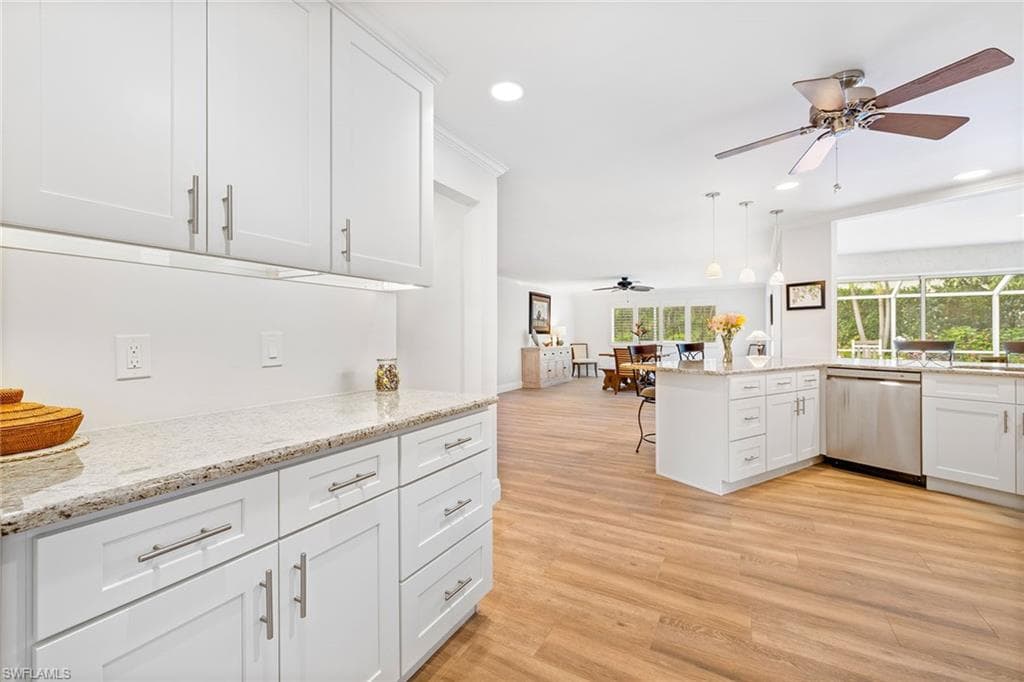 636 Park Shore Dr, Naples, FL 34103-9