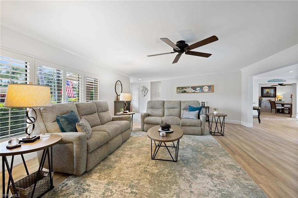 636 Park Shore Dr, Naples, FL 34103-16