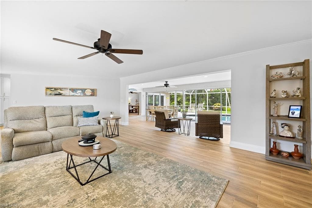 636 Park Shore Dr, Naples, FL 34103-18