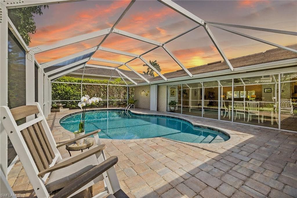 636 Park Shore Dr, Naples, FL 34103-1
