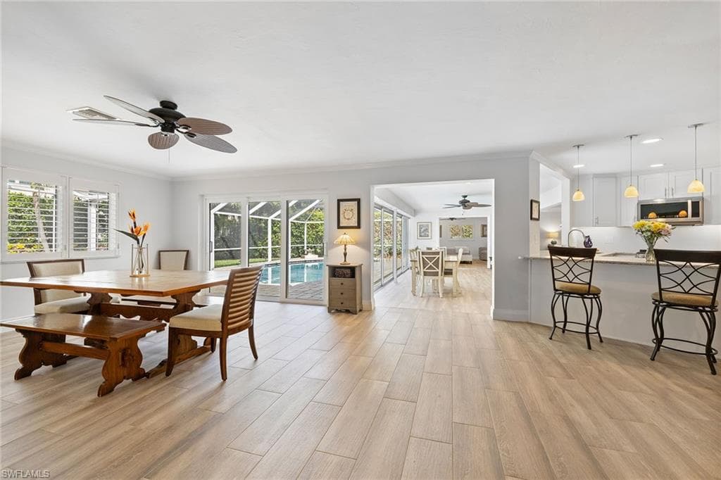 636 Park Shore Dr, Naples, FL 34103-19