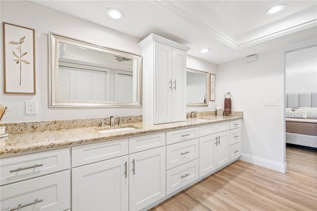 636 Park Shore Dr, Naples, FL 34103-31