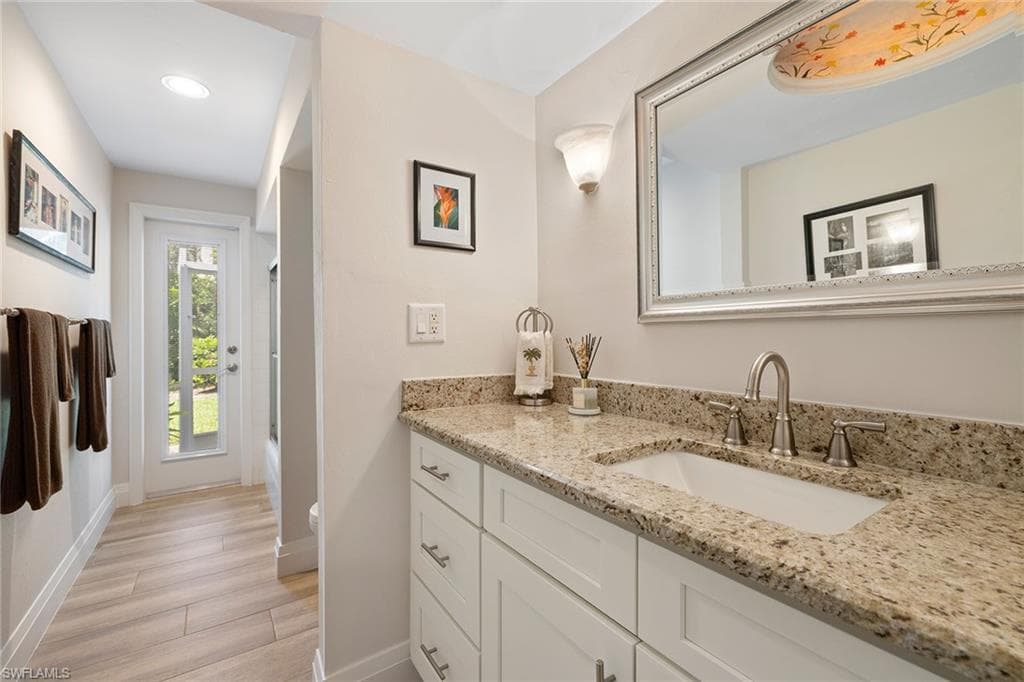 636 Park Shore Dr, Naples, FL 34103-36