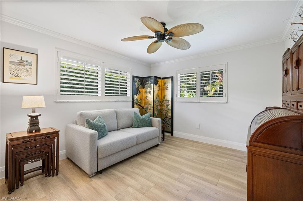 636 Park Shore Dr, Naples, FL 34103-38