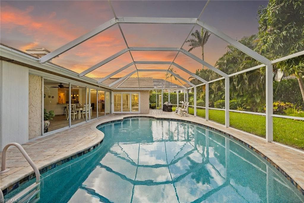 636 Park Shore Dr, Naples, FL 34103-3