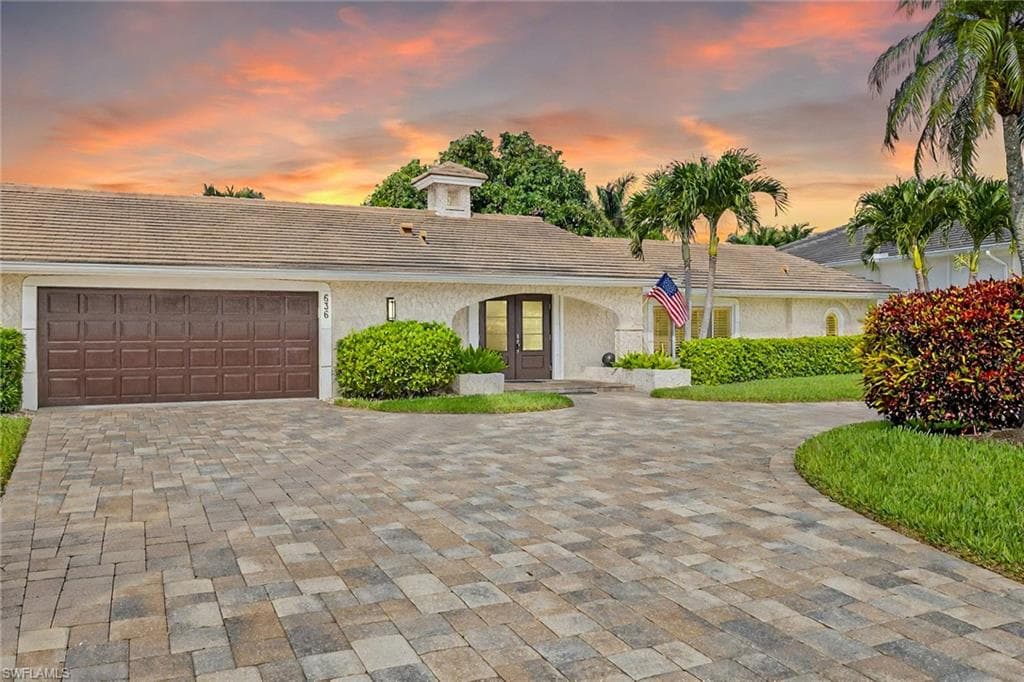 636 Park Shore Dr, Naples, FL 34103-46