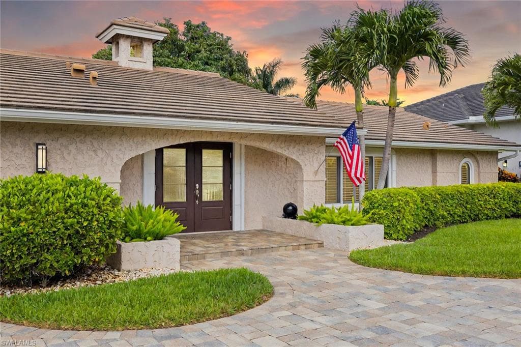 636 Park Shore Dr, Naples, FL 34103-47