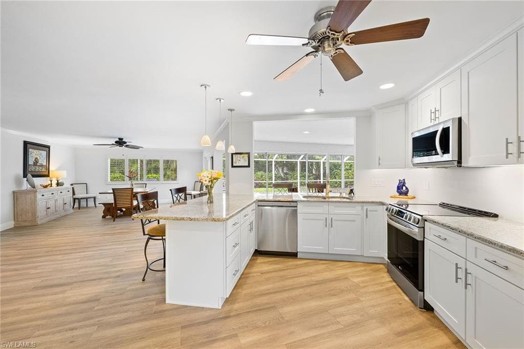 636 Park Shore Dr, Naples, FL 34103-4