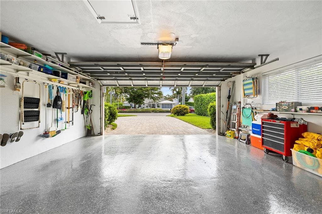 636 Park Shore Dr, Naples, FL 34103-49