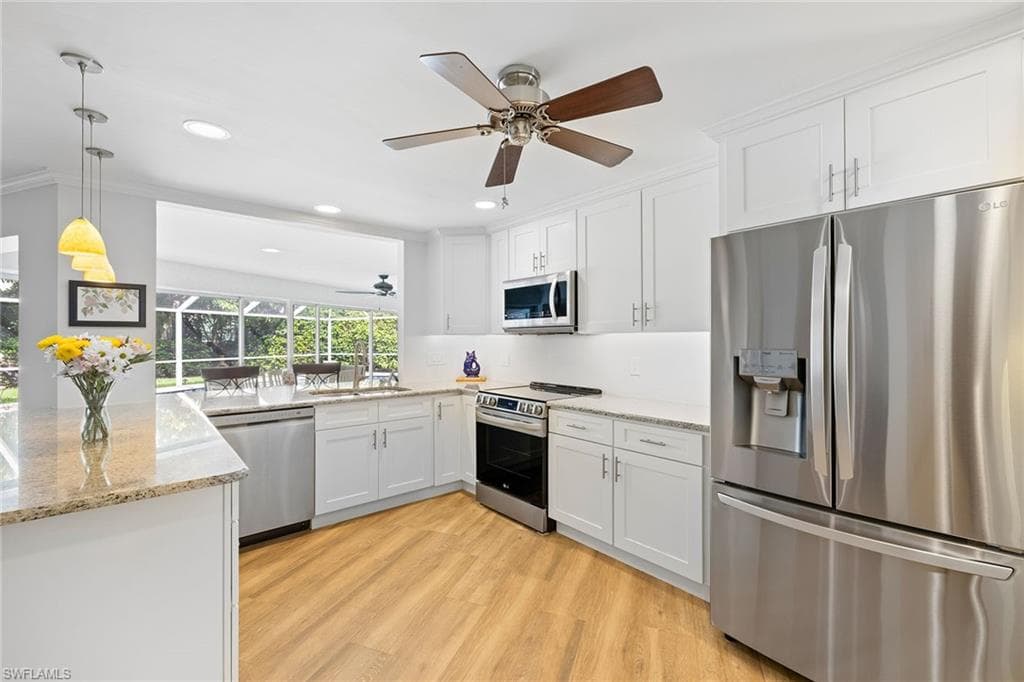 636 Park Shore Dr, Naples, FL 34103-5