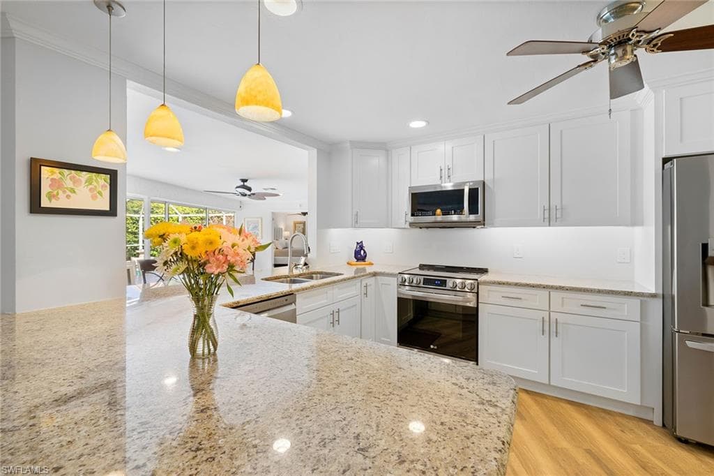 636 Park Shore Dr, Naples, FL 34103-7