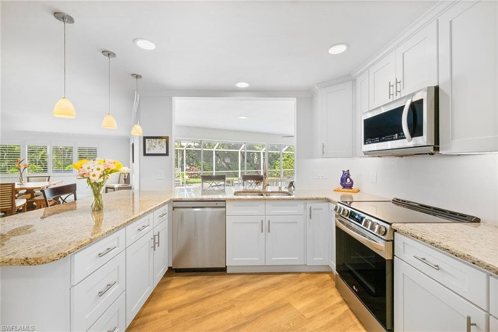 636 Park Shore Dr, Naples, FL 34103-8