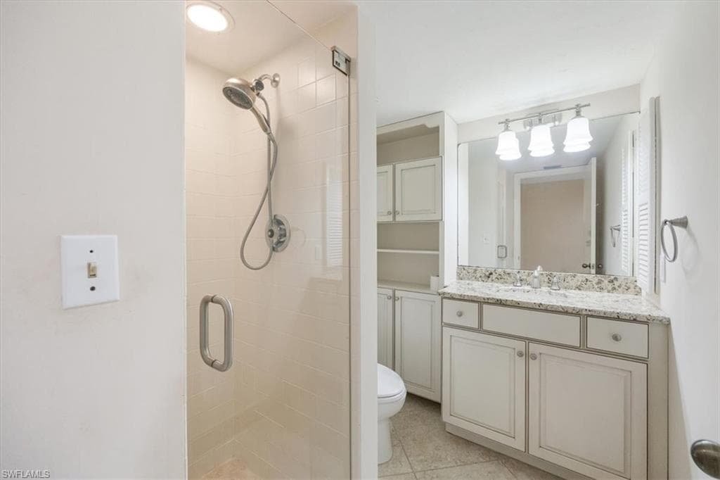 5964 Pelican Bay Blvd 415, Naples, FL 34108-17