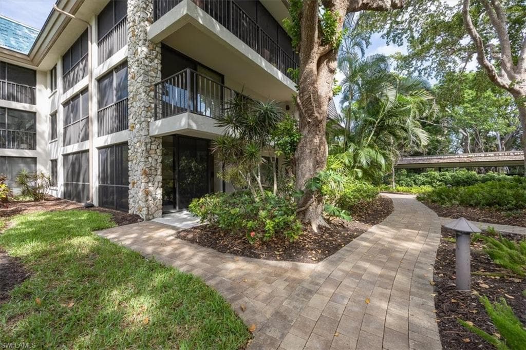 5964 Pelican Bay Blvd 415, Naples, FL 34108-18