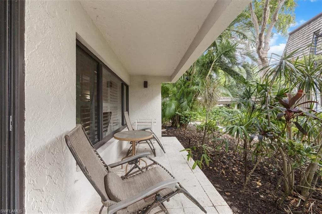 5964 Pelican Bay Blvd 415, Naples, FL 34108-19