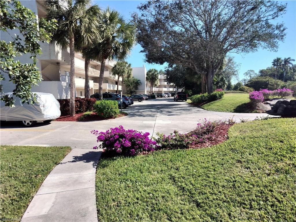 501 Forest Lakes Blvd 102, Naples, FL 34105-2