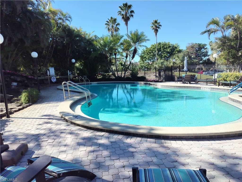 501 Forest Lakes Blvd 102, Naples, FL 34105-4
