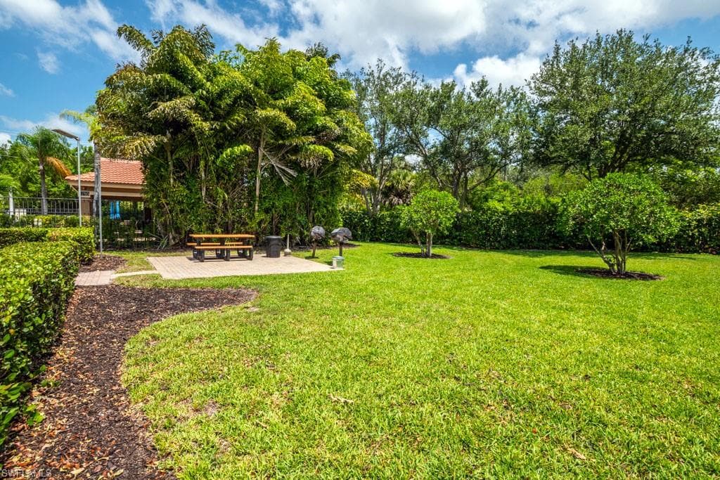 6900 Huntington Lakes Cir 102, Naples, FL 34119-27