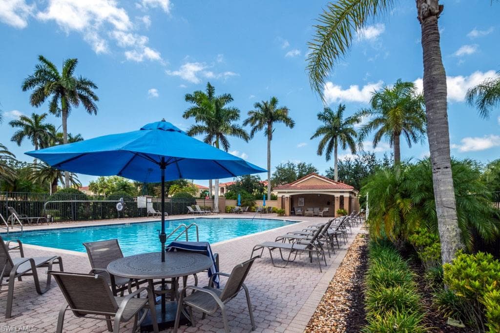 6900 Huntington Lakes Cir 102, Naples, FL 34119-28