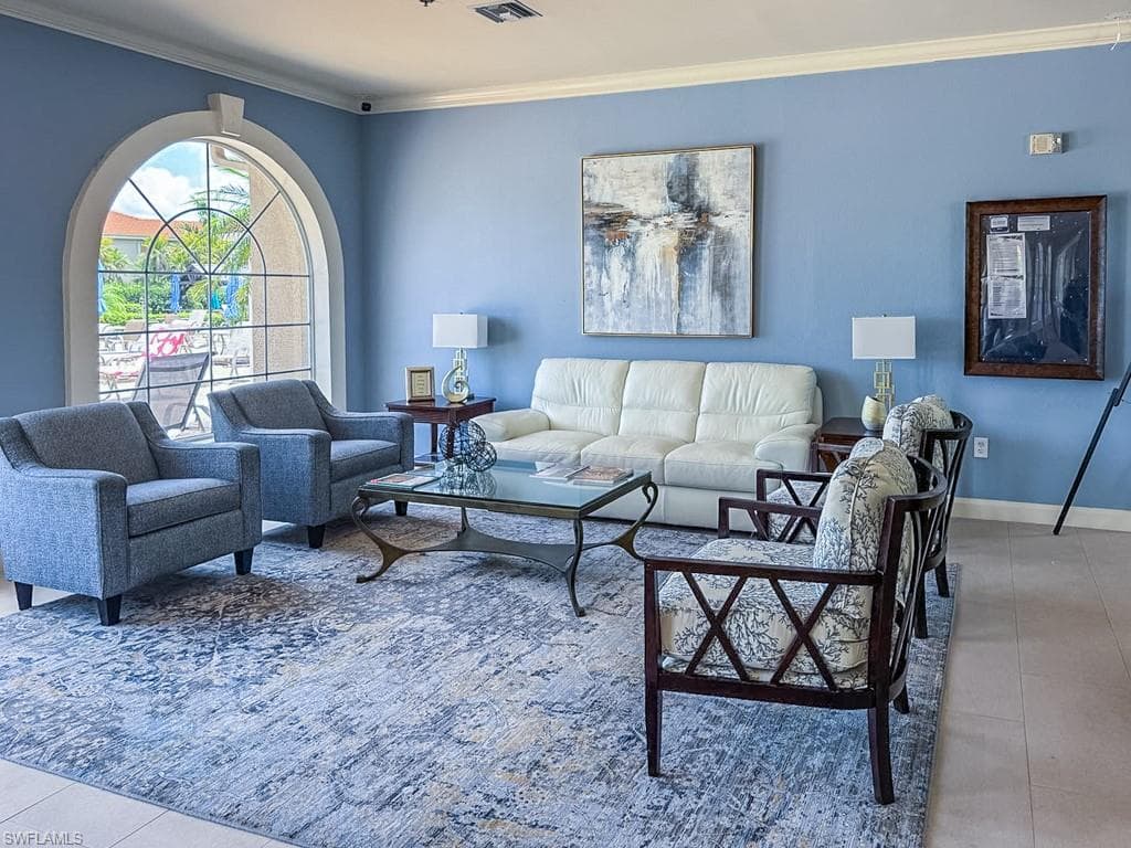 6900 Huntington Lakes Cir 102, Naples, FL 34119-32
