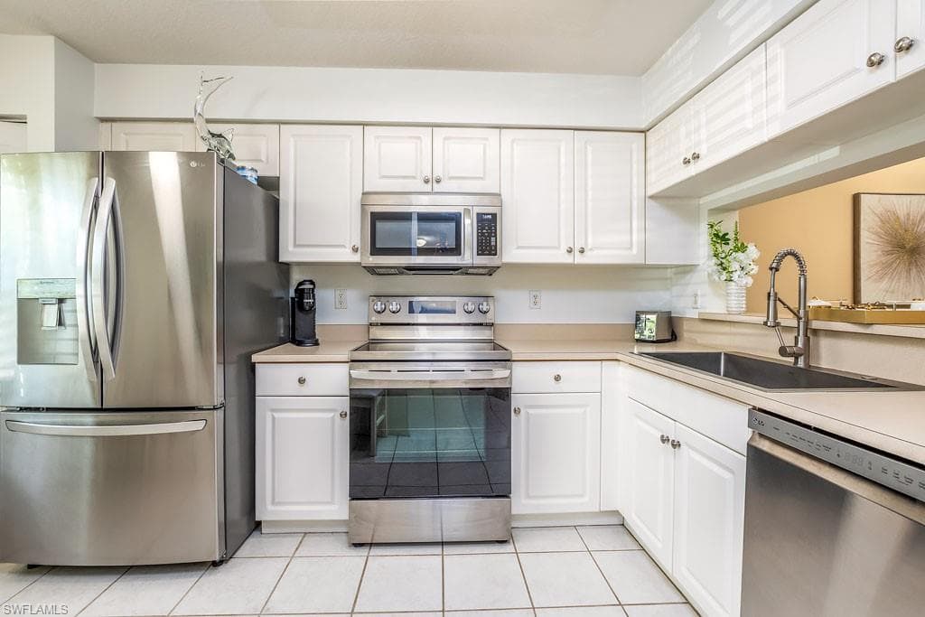 6900 Huntington Lakes Cir 102, Naples, FL 34119-8